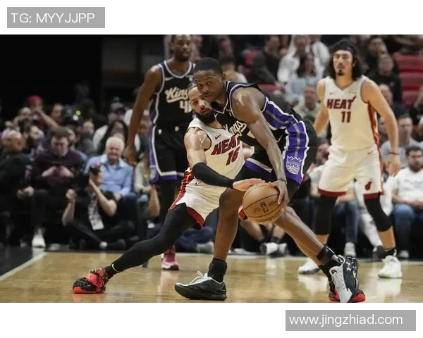 篮网与快船激战正酣NBA精彩对决引发球迷热议